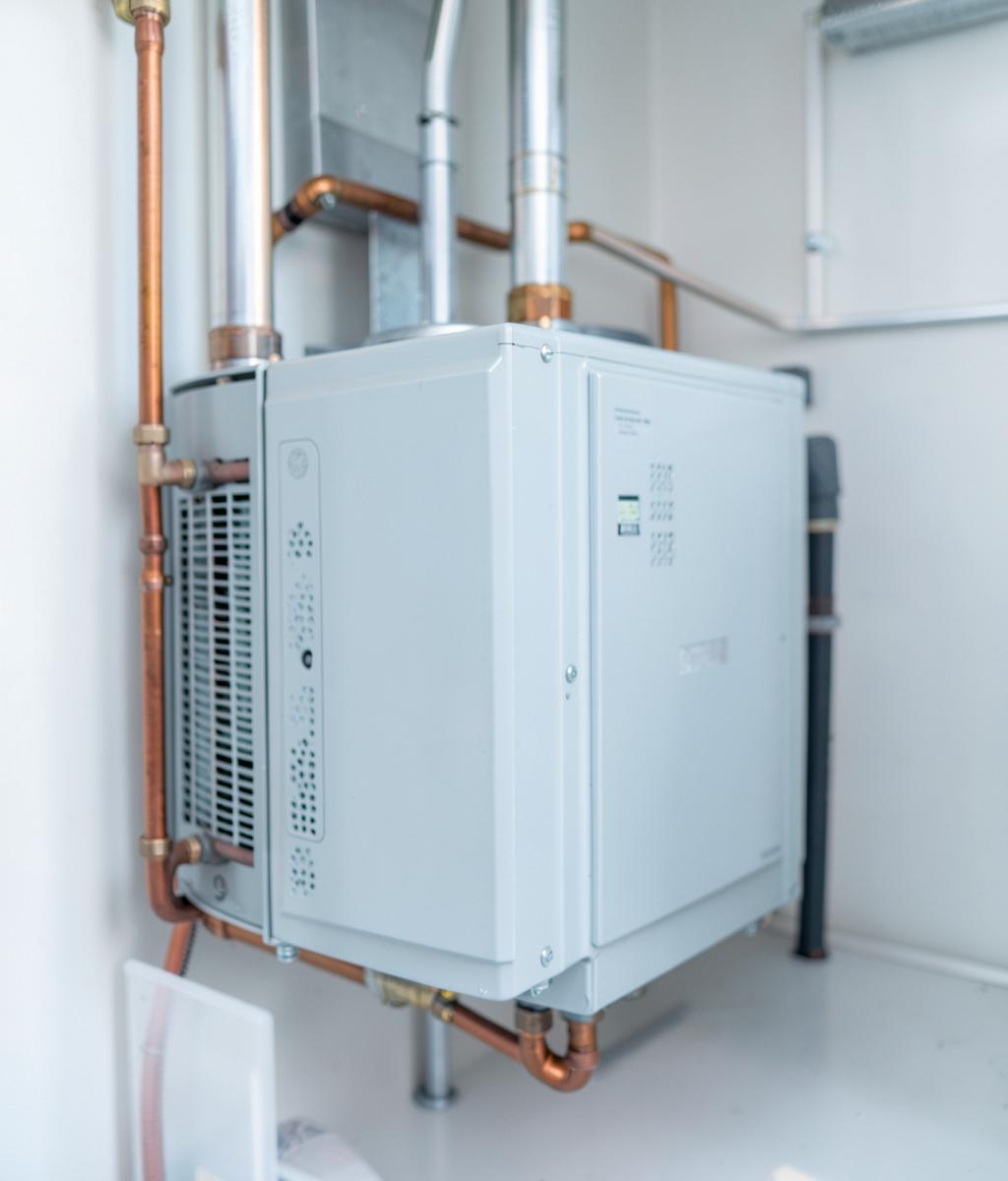 Indoor air handler and copper refrigerant lines in a utility closet